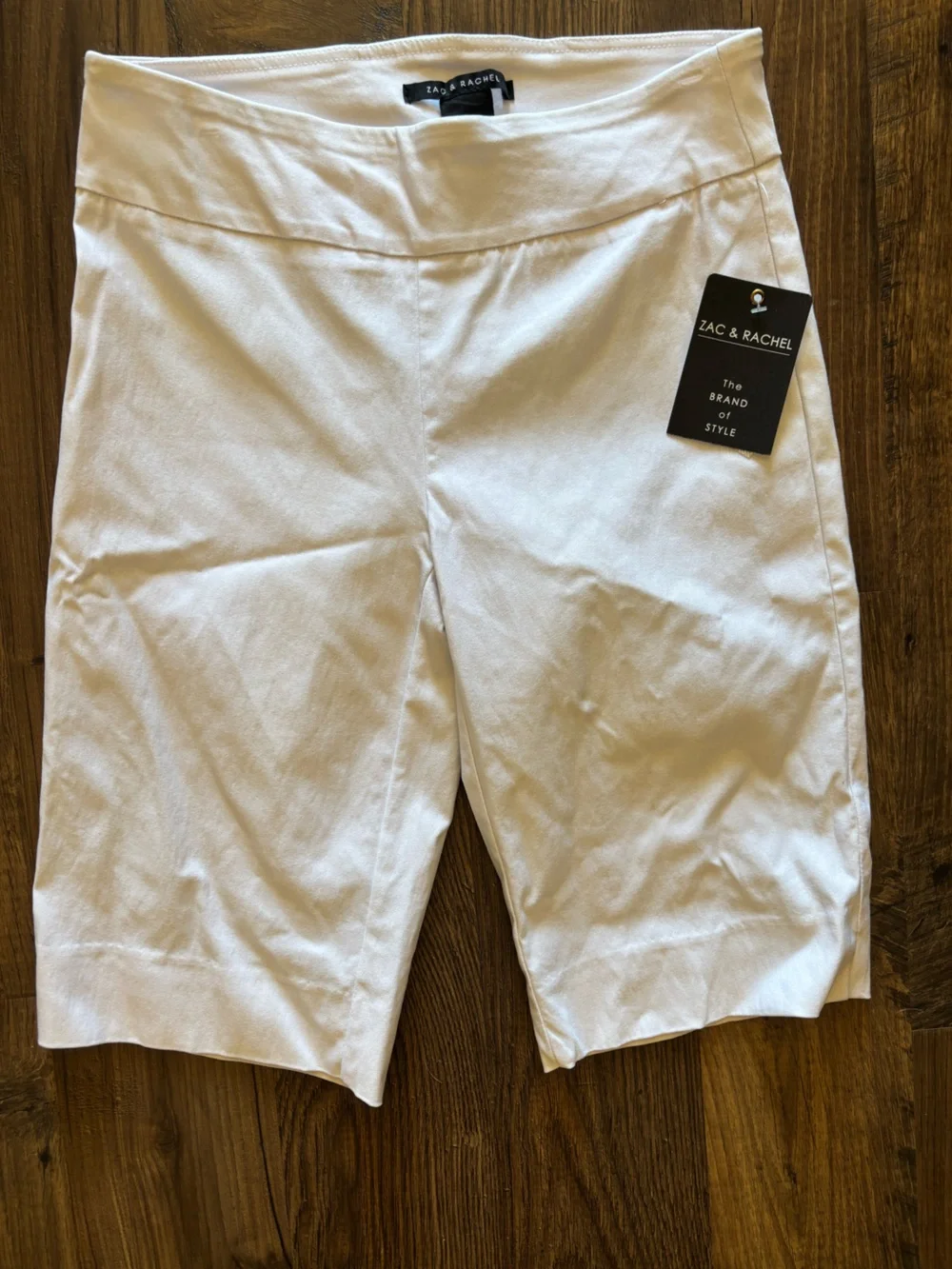 Zac & Rachel White Bermuda shorts - Picture 2 of 7